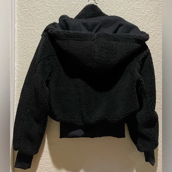 Alo Yoga NWT Foxy Sherpa Jacket Full Zip, Removable Hood, zipper pocket Black XS